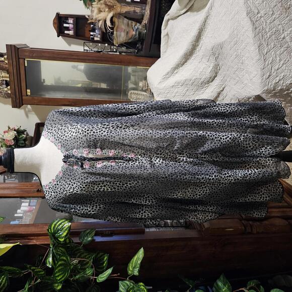 Emme Jordan Beach White Leopard Print Cover Up - Picture 2 of 11